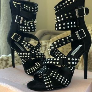 Akira Cape Robbin Black spike/stud strappy heels